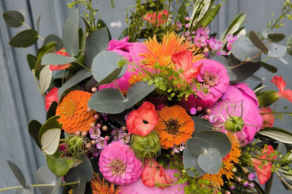 Un bouquet haut en couleur, réalisation des Fleurs du Boutonnet